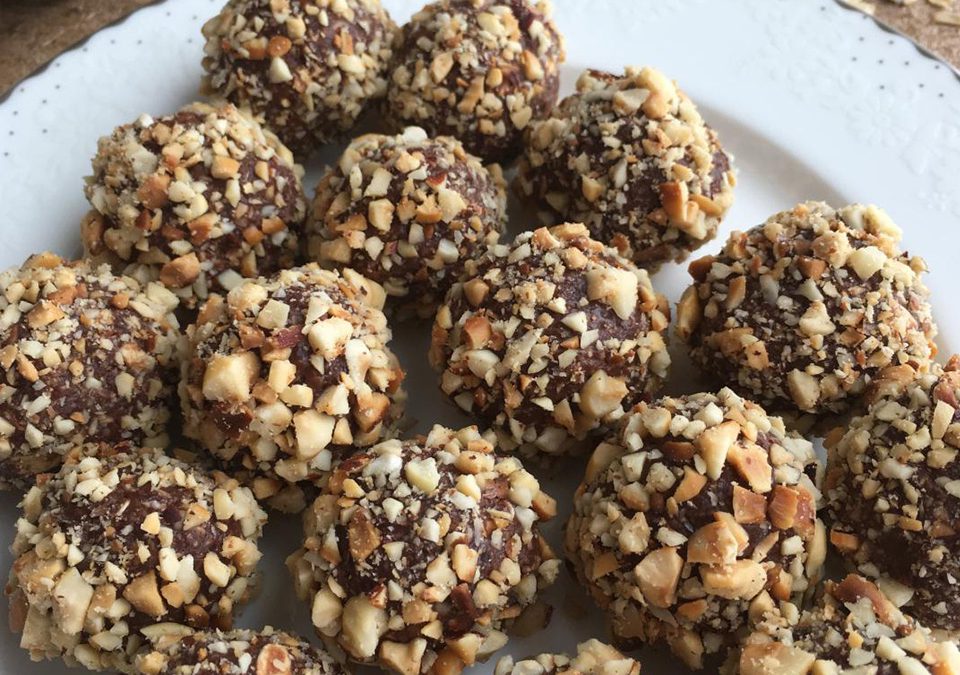 Çikolata&Fıstık Ezmeli Soğuk Protein Topları Çikolata&Fıstık Ezmeli Soğuk Protein Topları