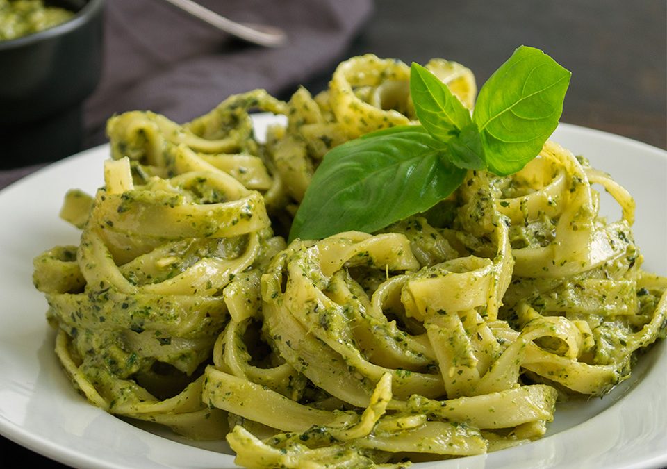 Acılı Pesto Soslu Makarna Acılı Pesto Soslu Makarna