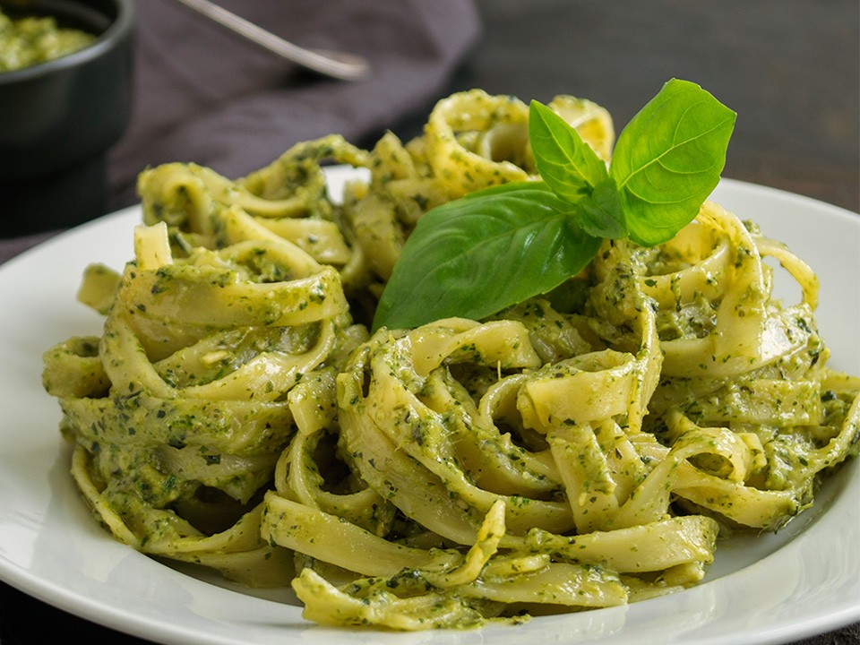 Acılı Pesto Soslu Makarna